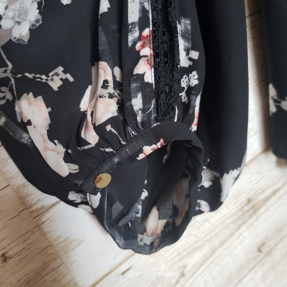 WHBM Blouse - Picture 4 of 15